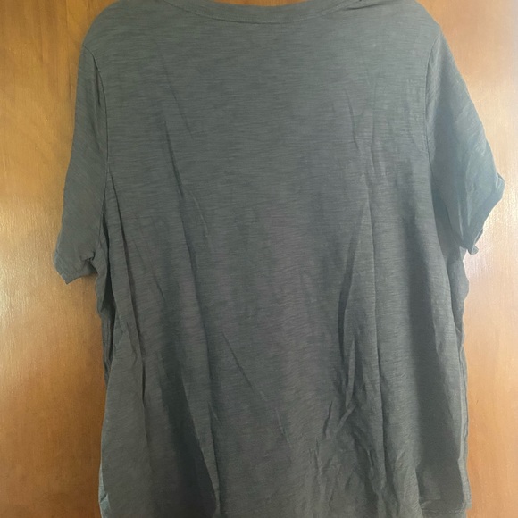 Women’s Dark Gray Old Navy V-Neck tee size xxl - Picture 2 of 3